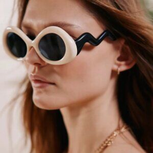 Urban Outfitters Birdie Wavy Round Sunglasses In Cream